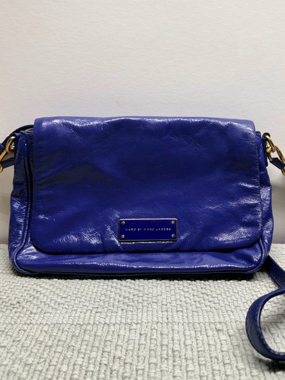 Marc by Marc Jacobs cobalt blue crinkle patent leather crossbody bag gold tone
